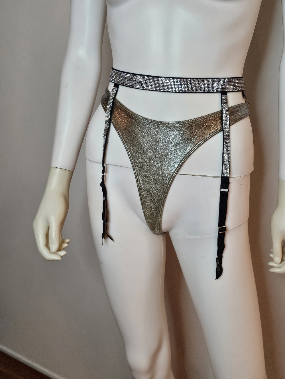 Victoria's Secret Adj Rhinestone Garter Belt Silver Hardware Size XS/S  NWT